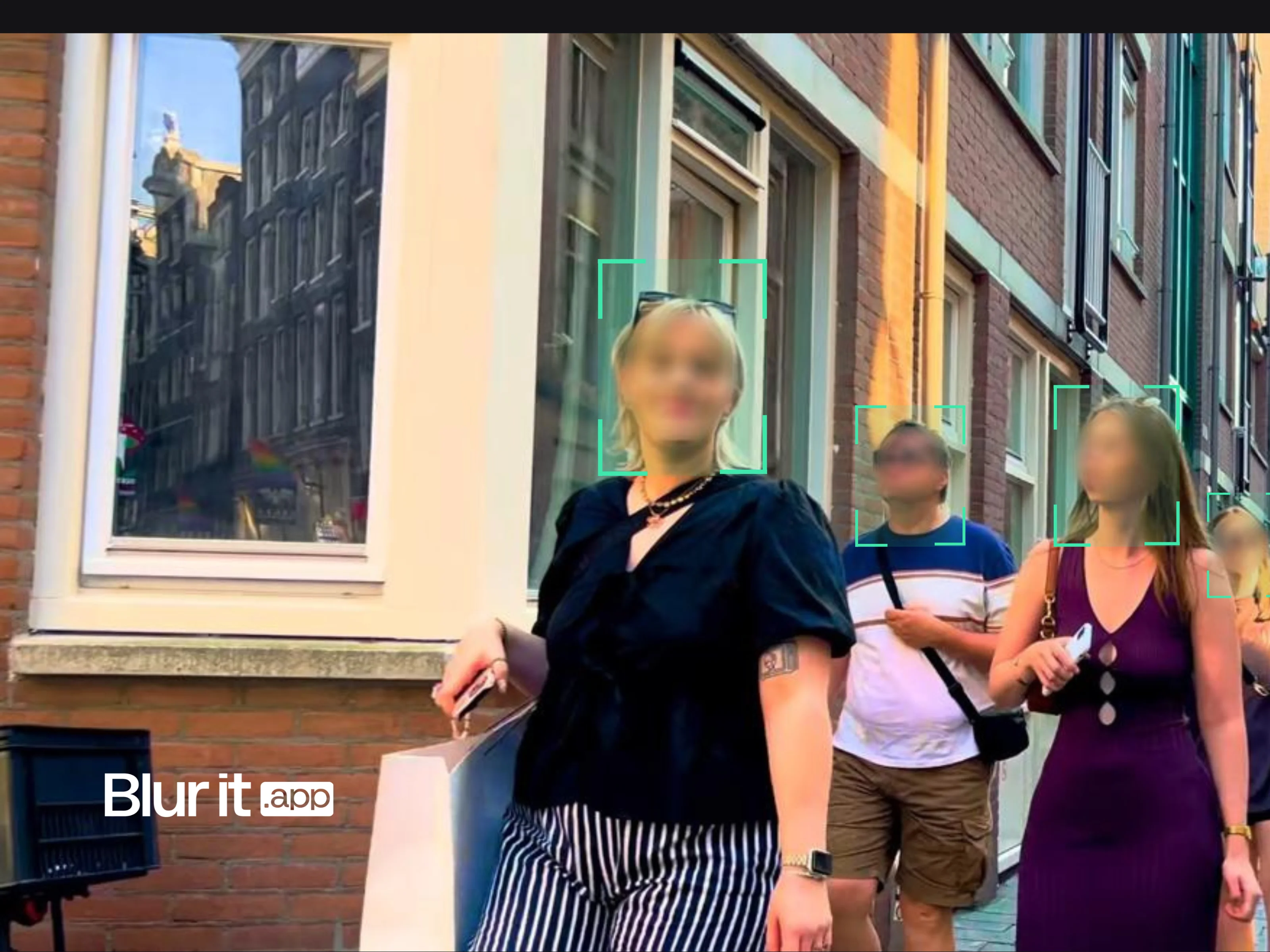 Vidéo de route avec plaques et visages anonymisés